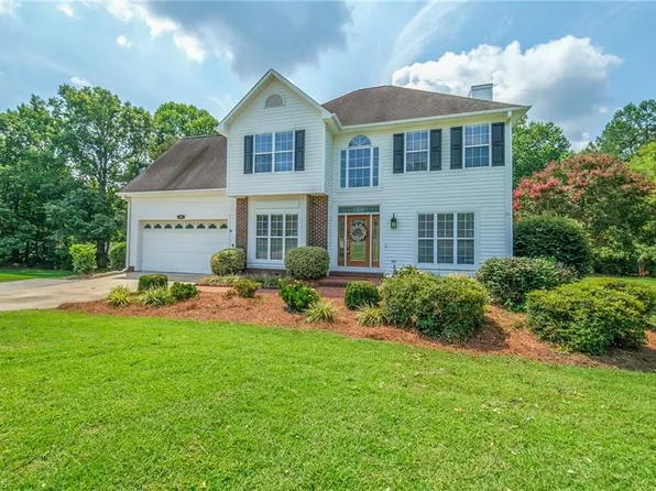 416 Pinnix Dr, Lexington, NC 27295