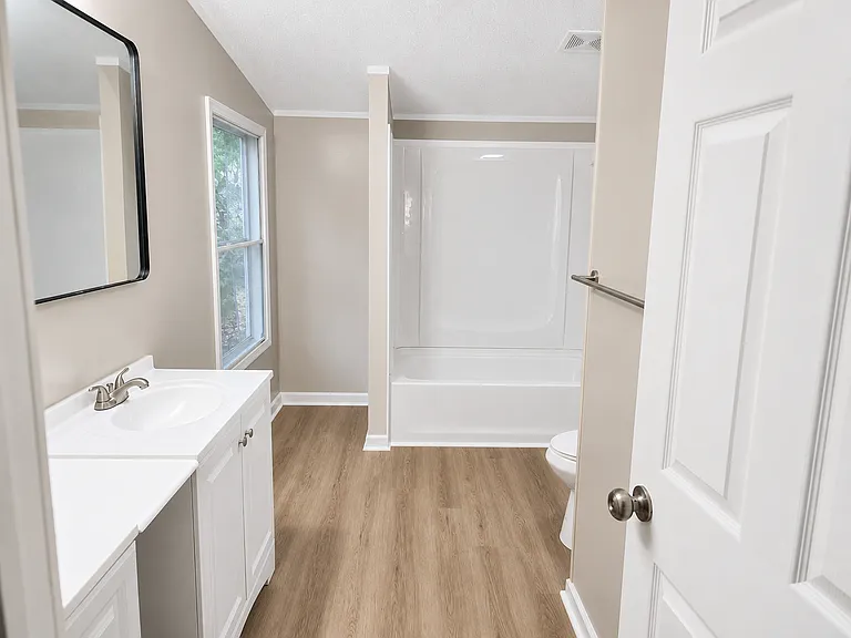 3120 Powell Dr — Photo 2