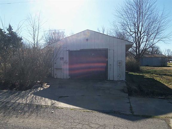 2nd image of 424 4th St