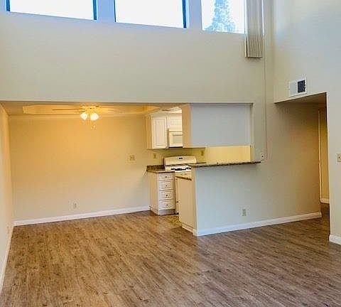 5th image of 430 S Niagara St APT 201