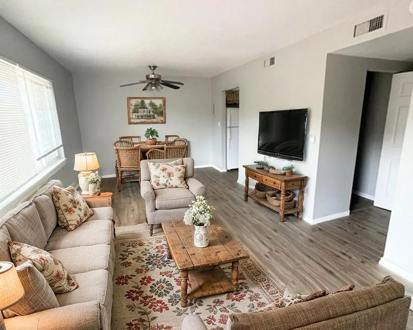 421 - 425 E Fountain Pl — Photo 2