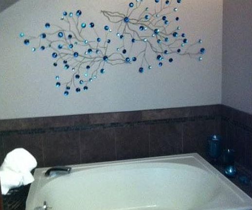 large master soaker tub