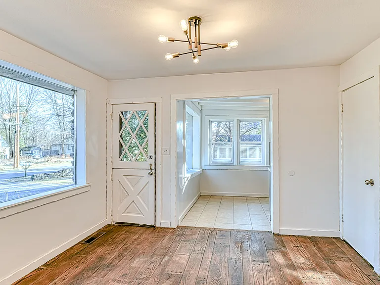 19 Innis Ave — Photo 7