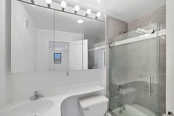 Rented by Mossanen Group | media 32