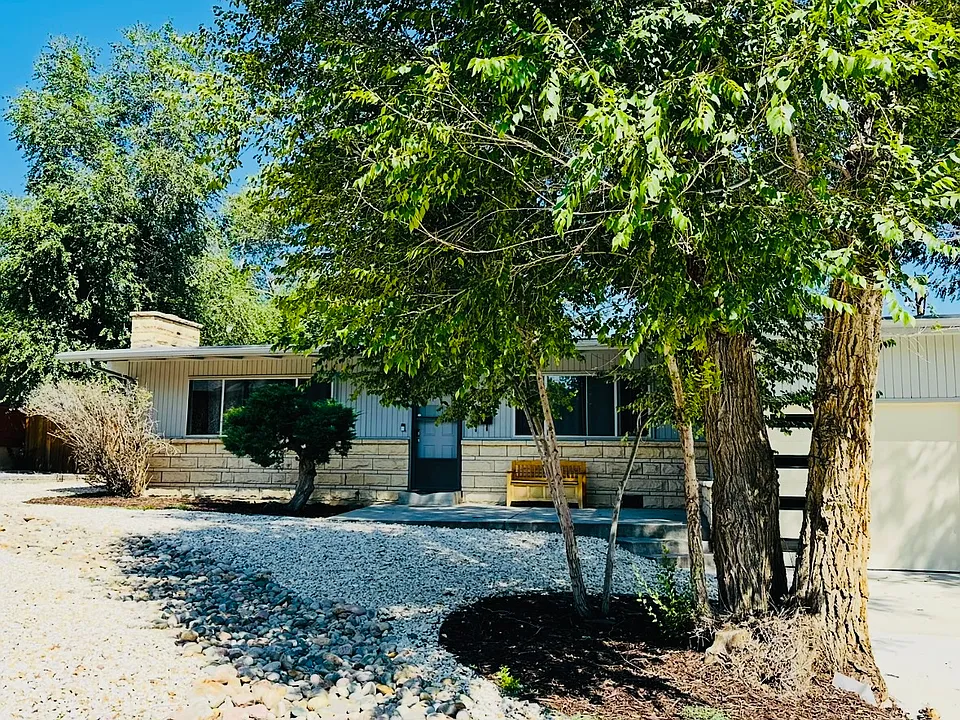 522 W Ramona Ave