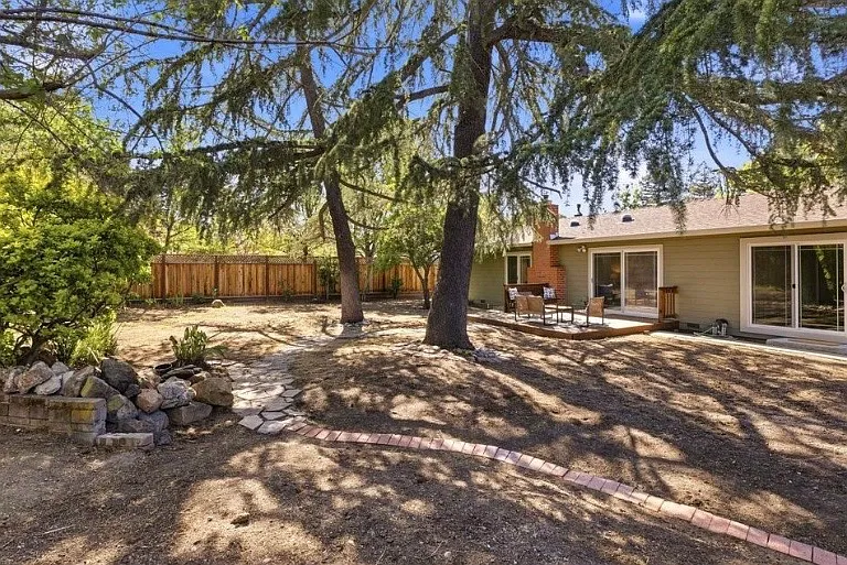 1306 Craig Dr — Photo 11