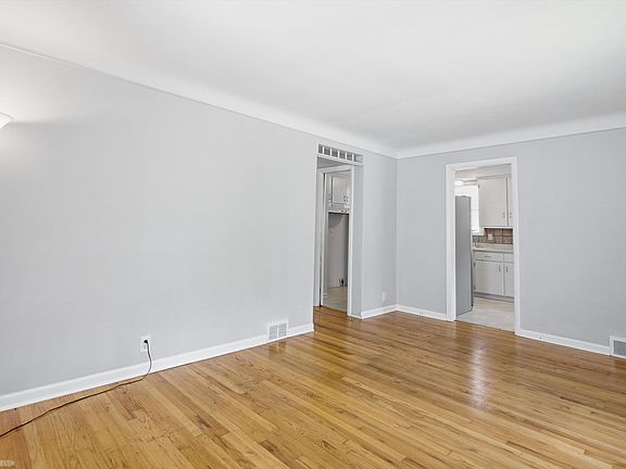 4th image of 19197 Woodland St