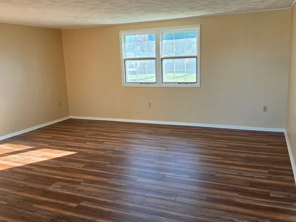 Pond 404, 404 Maple St APT 2, Martinsburg, PA 16662