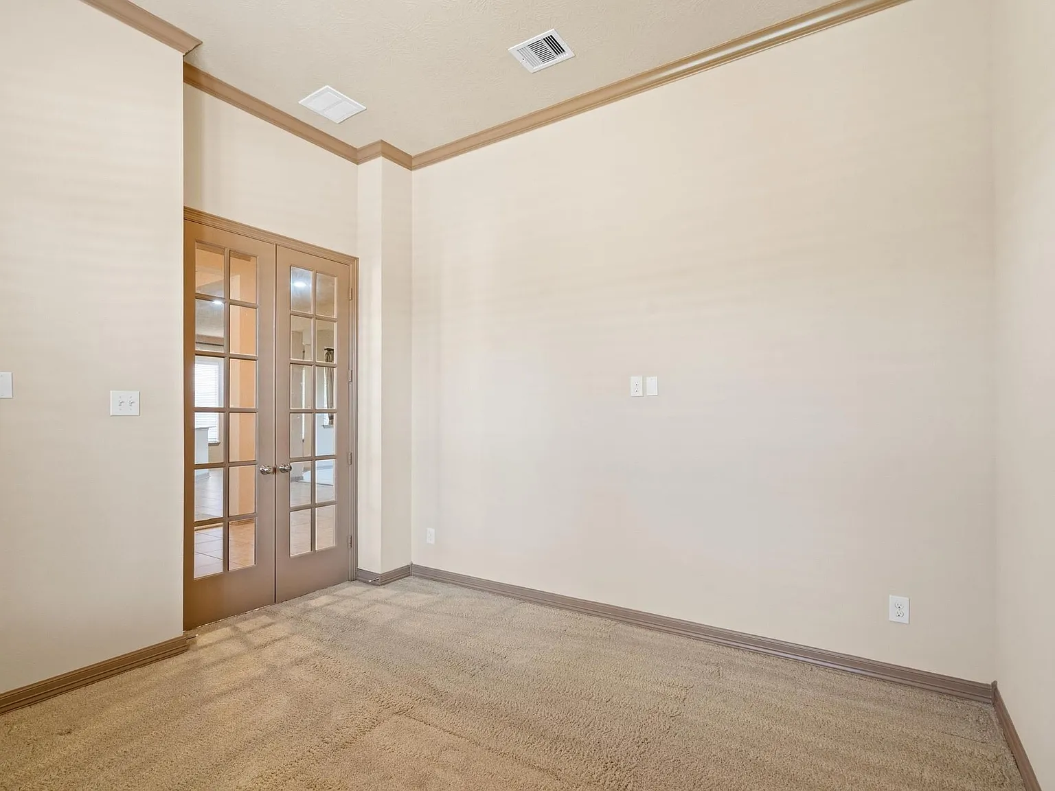 4 bed, 3.5 bath, 4034 sqft, $3,300 — Photo 4