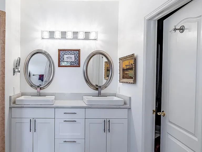 1646 S Cliff Dr — Photo 8