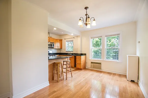 Rented by Rhona Realty | media 6