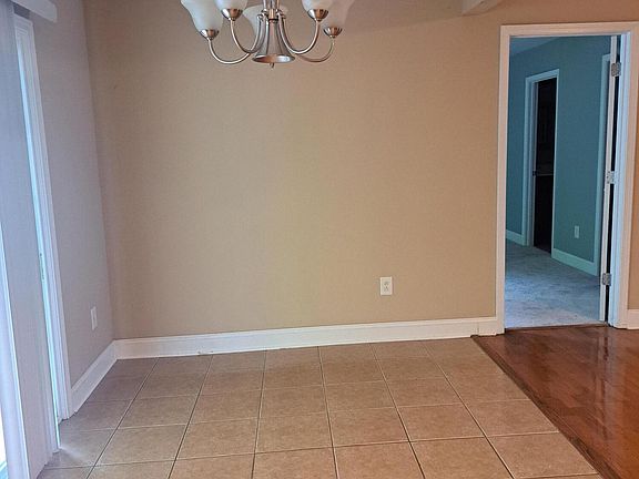 4th image of 22 Hiddenbrook Ln