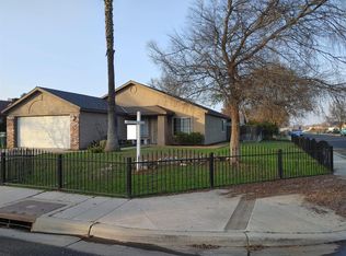 493 Strauss Ln, Madera, CA 93637