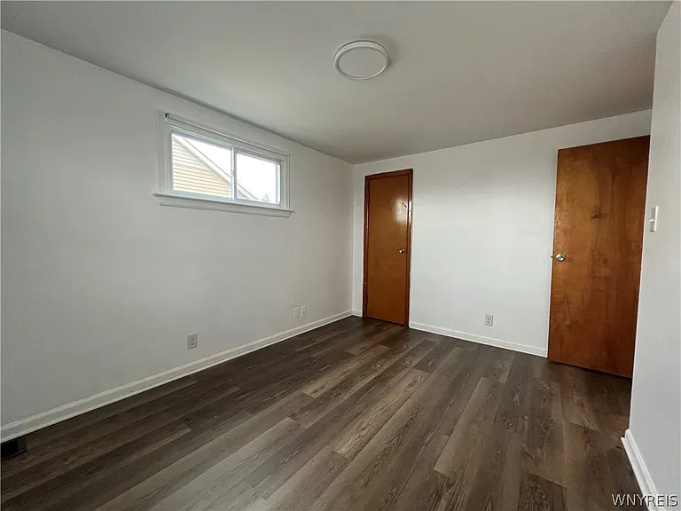 512 Cayuga Rd — Photo 18