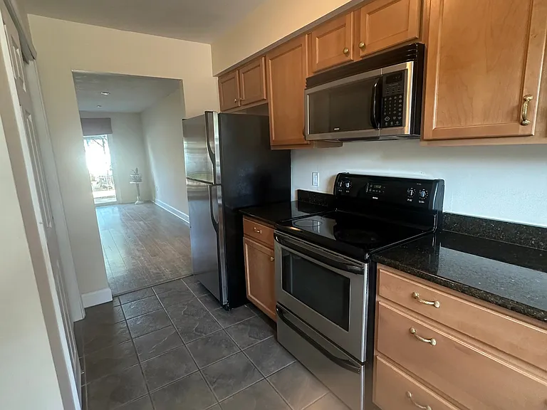 914 C Ave — Photo 2