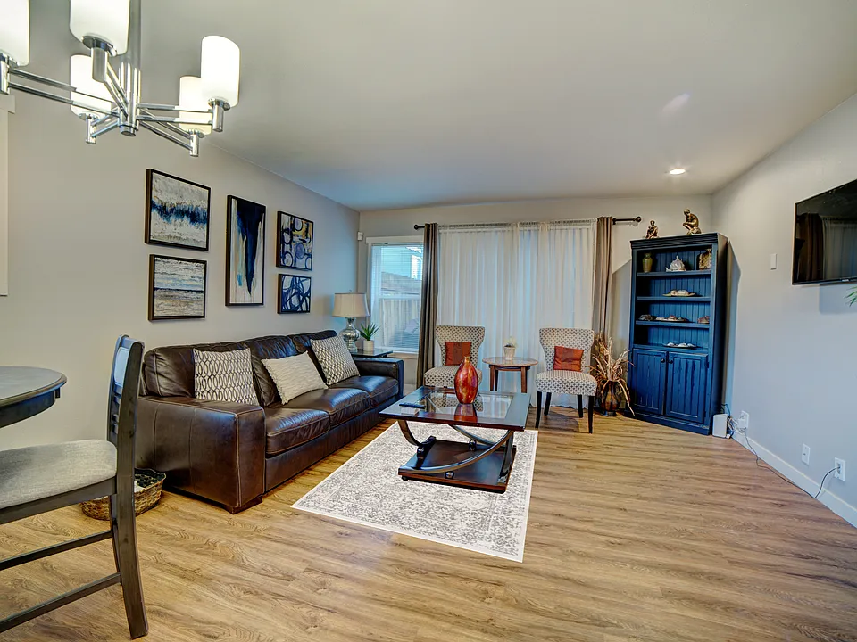 10537 Midvale Ave N #C