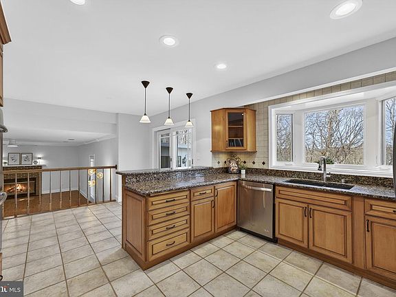 4th image of 5840 Ridgecrest Ave