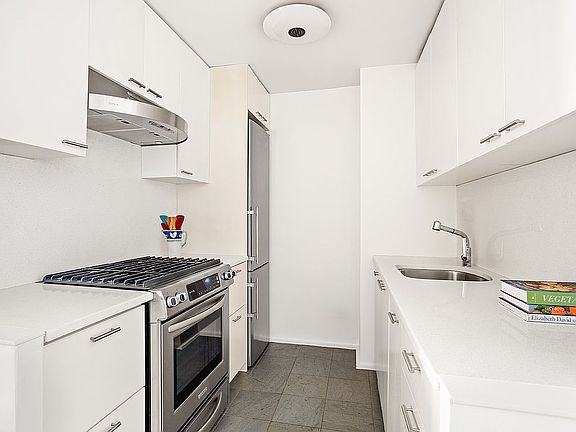 4th image of 201 E 66th St APT 6N