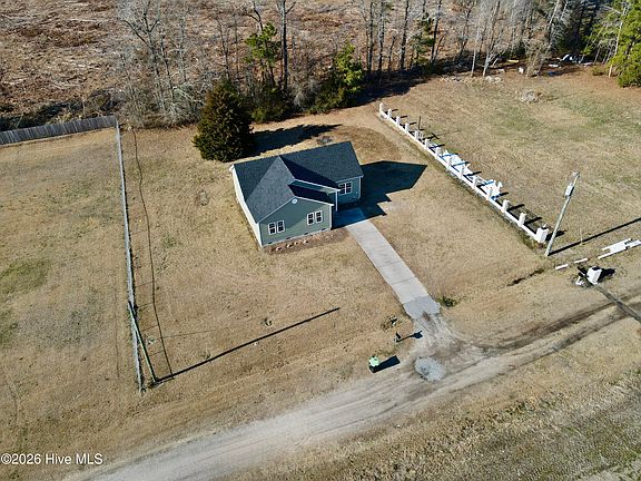 4th image of 303 Roberson Drive