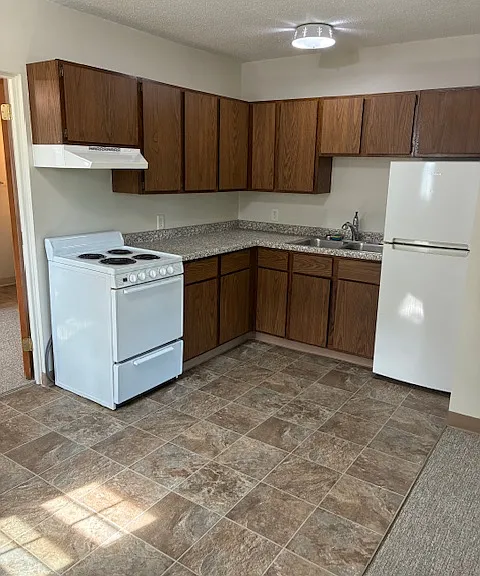 904 E Center St #4 — Photo 4