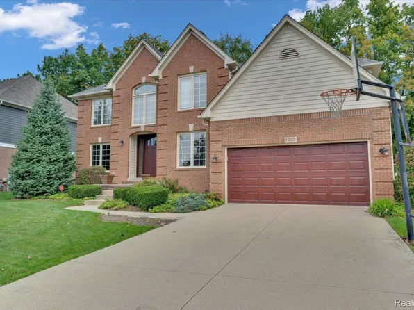 1863 Cloverdale Dr, Rochester, MI 48307