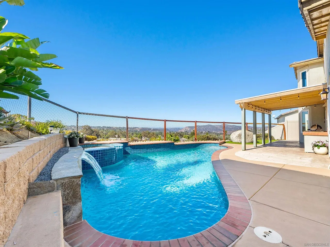 4 bed, 2082 sqft, $4,500 — Photo 3