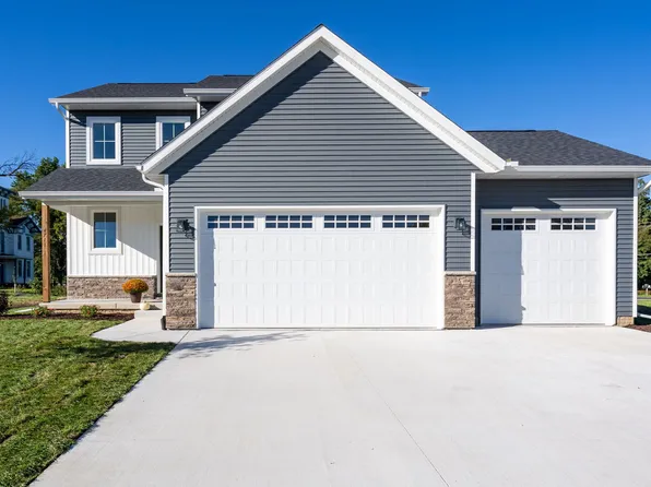 4711 Willow Cir, Davenport, IA 52806