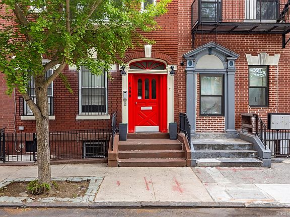 4th image of 1068 Walton Avenue
