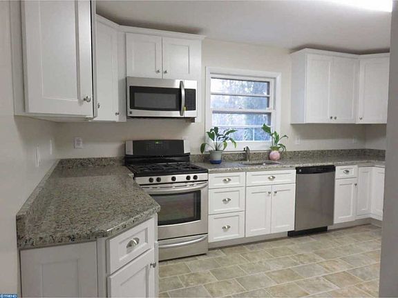 3rd image of 317 S Woodstock Dr