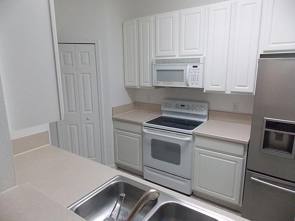 Point Meadows kitchen (1)