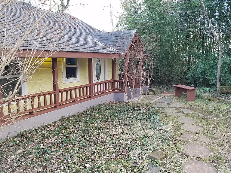 123 S University Ave — Photo 2