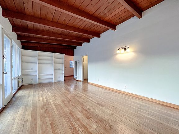 3rd image of 3143 Hollycrest Dr APT 3
