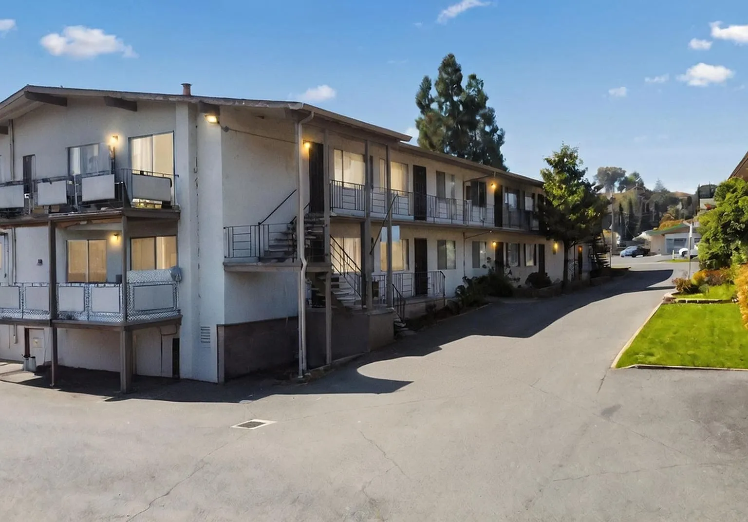510 Fairgrounds Dr — Photo 2