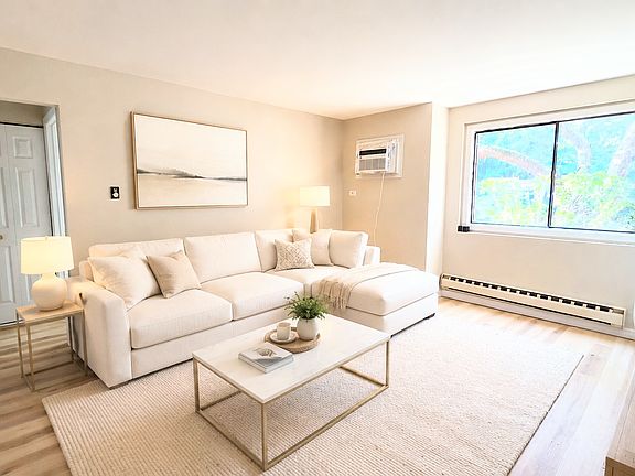 3rd image of 160 Dunteman Dr APT 102