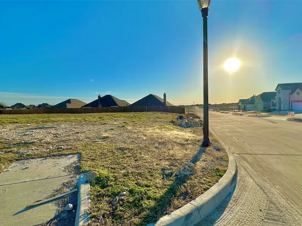700 Broken Bow Ln, Cleburne, TX 76033