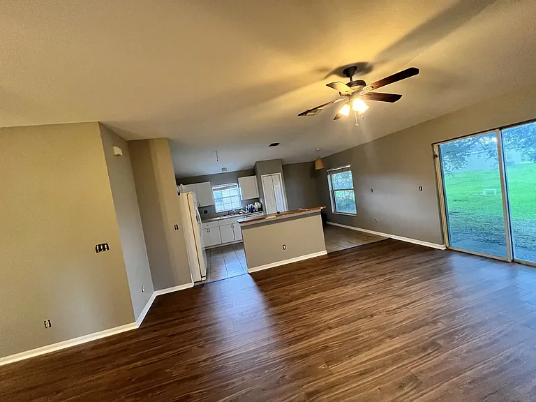 555 Windermere Dr — Photo 3