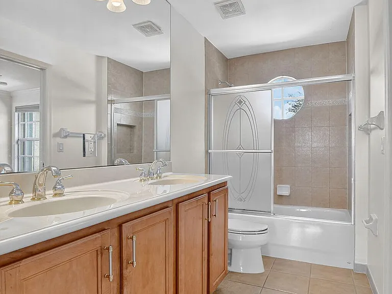 8326 Emerald Winds Cir — Photo 39