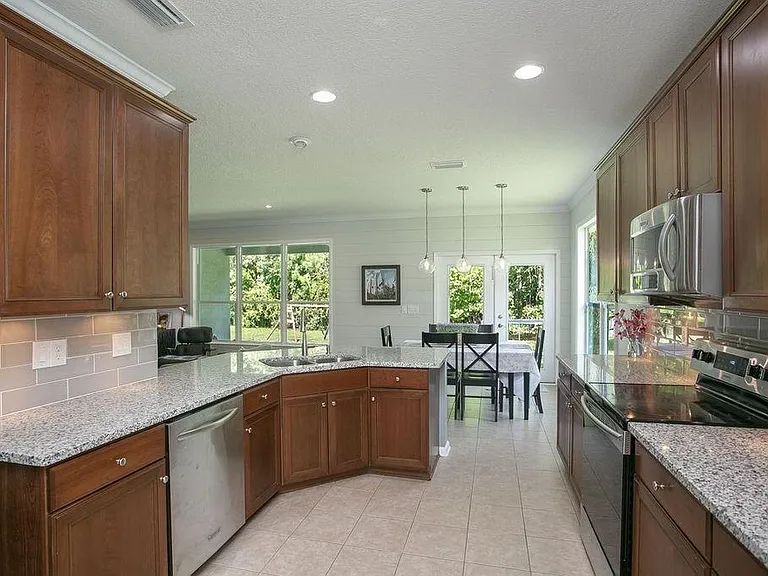 12201 Bittercreek Ln — Photo 6