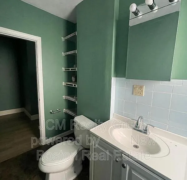 98 Margin St #2L — Photo 7