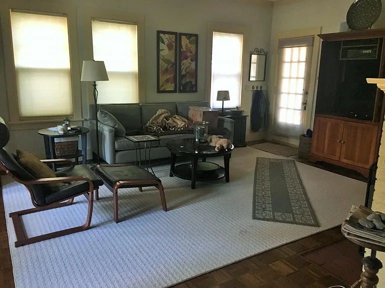great room furnished by prior tenant