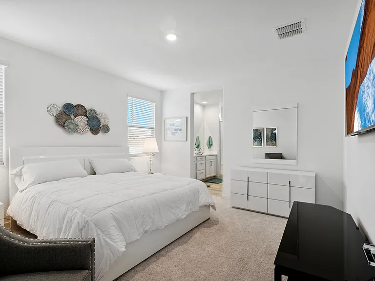 8904 W Solano Dr — Photo 10