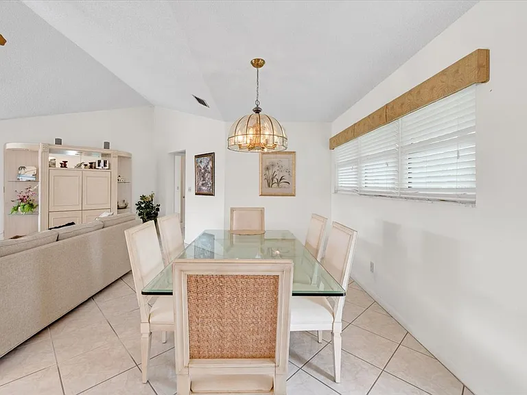1127 E Seminole Ave #12C — Photo 31