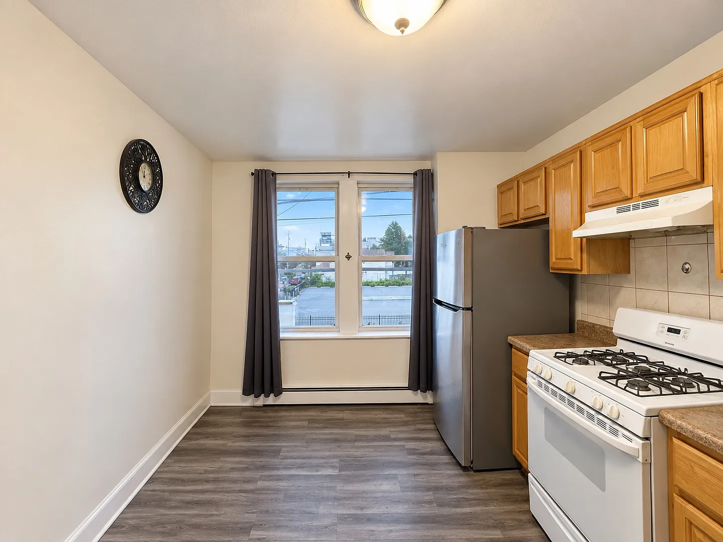 4 bed, $3,000 — Photo 2