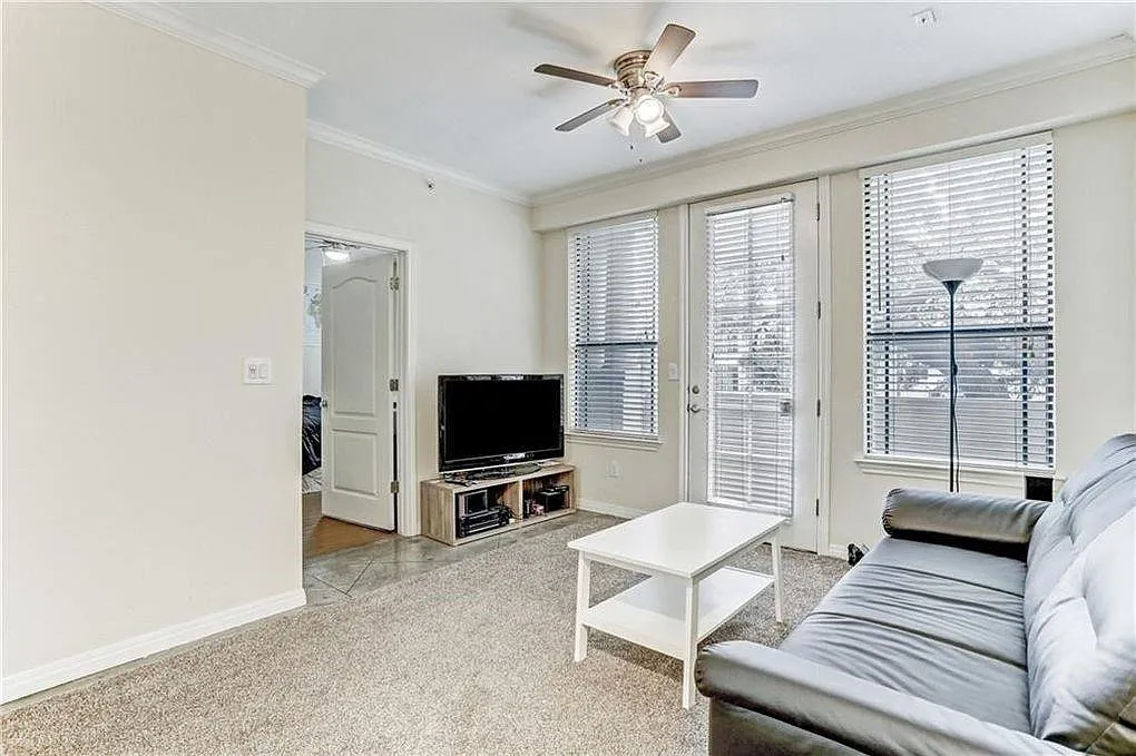2 bed, 2.0 bath, 879 sqft, $1,950 — Photo 3