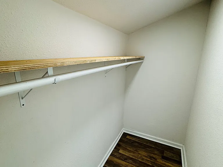 1133 1/2 W Lynwood Ave #R — Photo 11
