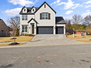 2963 N Whistle Post Dr, Fayetteville, AR 72704