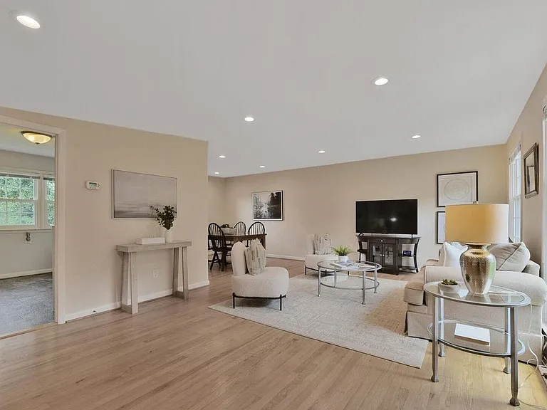 3512 Queen Anne Dr — Photo 8