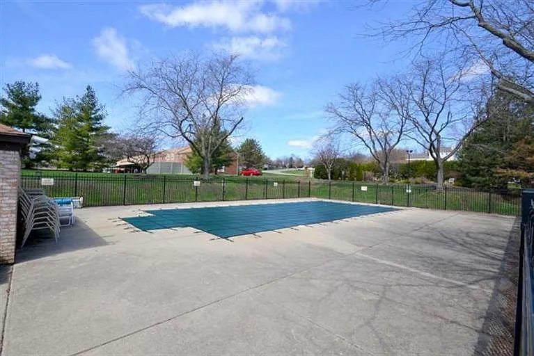 1402 Crown Point Ct — Photo 21