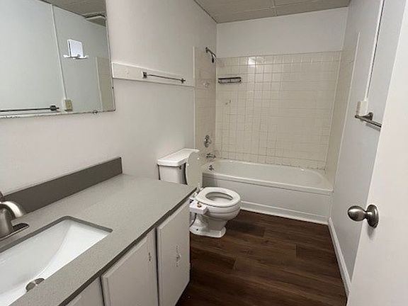 4th image of 2621 14th Ave W APT 7