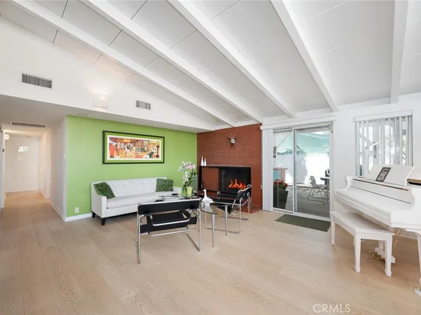 19800 Friar St, Woodland Hills, CA 91367